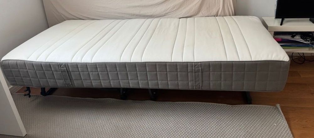 Dois sofás individuais Hövag da Ikea. 200x90 cm.