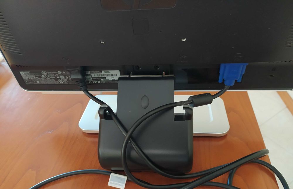 HP G610 Desktop Computer with Intel i3 and 4GB RAM + Peripherals64286532264450124