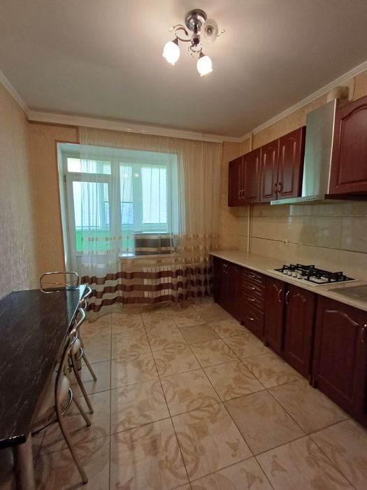 Продаж 2-к квартири, вул. Академіка Сахарова цегляний будинок
