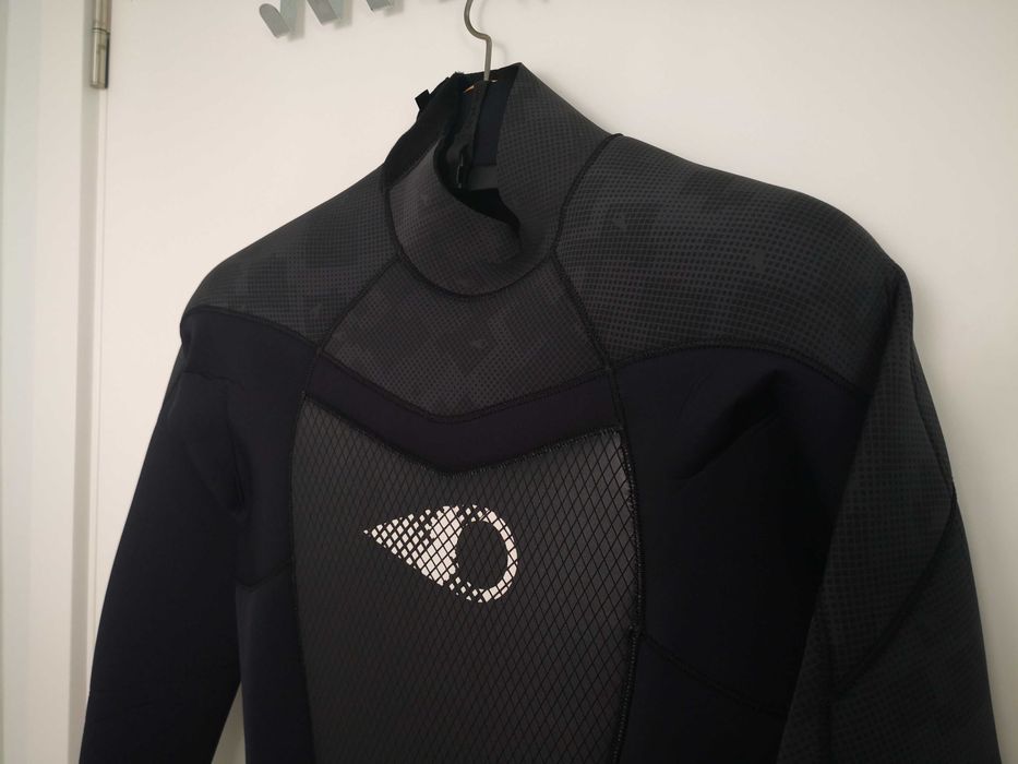 Fato de Surf SOÖRUZ FIGHTER Fullsuit Men 5/4/3 BZ NOVO
