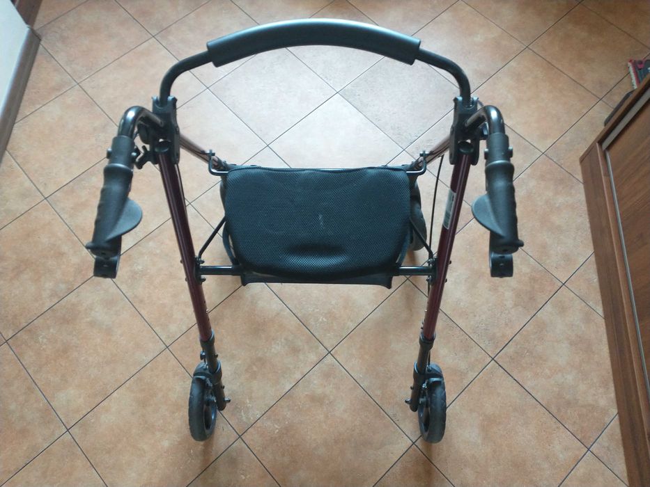 Podpórka rehabilitacyjna 4kołowa aluminiowa.