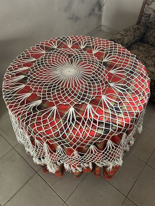 Sofa cama, mesa com braseiro, mesa apoio e duas cadeiras