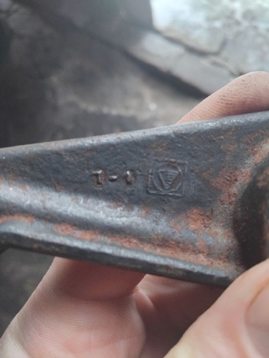 Коромисло клапанів