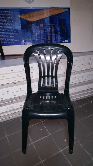 Mesas Dobráveis e Cadeiras de Plastico para Banquetes - Balança Tissot - Salamandra com Forno