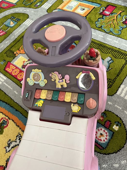 Толокар машина для дівчинки