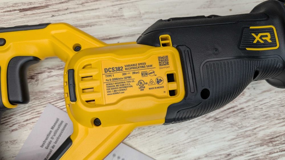 Акумуляторна бесщіточна сабельна пила Dewalt DCS382 20v