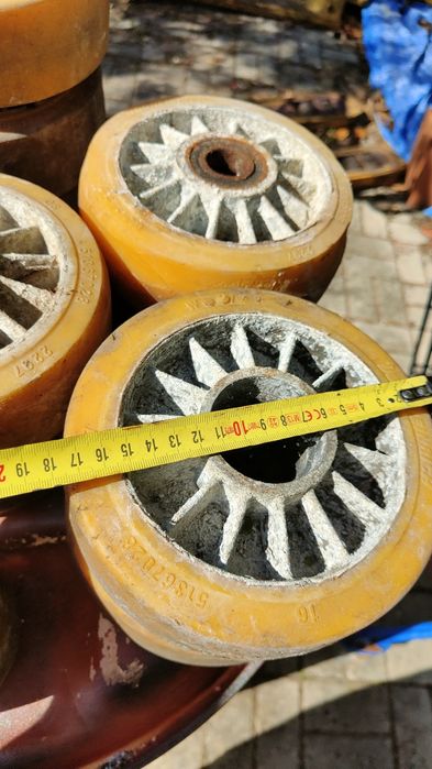 Várias rodas borracha