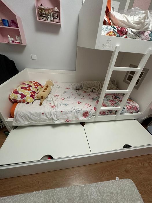 Quarto Criança - Beliche (3 camas), secretaria, cadeira e prateleiras