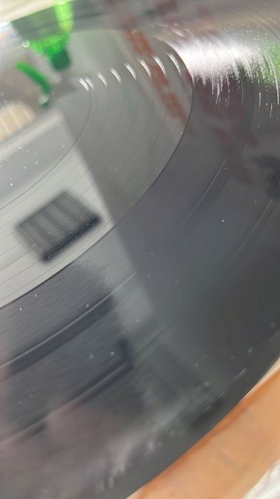 A tua musica gravada num disco de Vinil (20min/12"/33RPM)