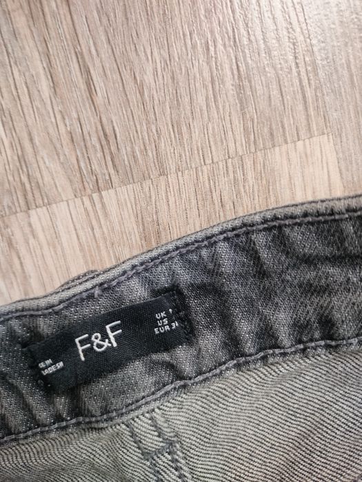 Szare krótkie spodenki dżinsowe M