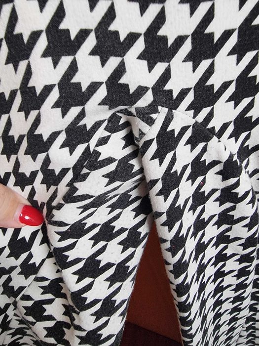 Vestido com padrão branco e preto Zara, tamanho L
