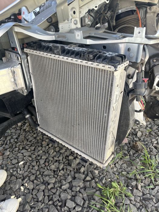 Касета радіатора Porshe Taycan