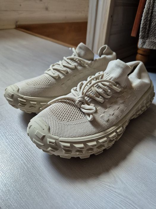 Продам нові кросівки