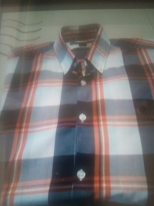 Camisa vermelha de homem