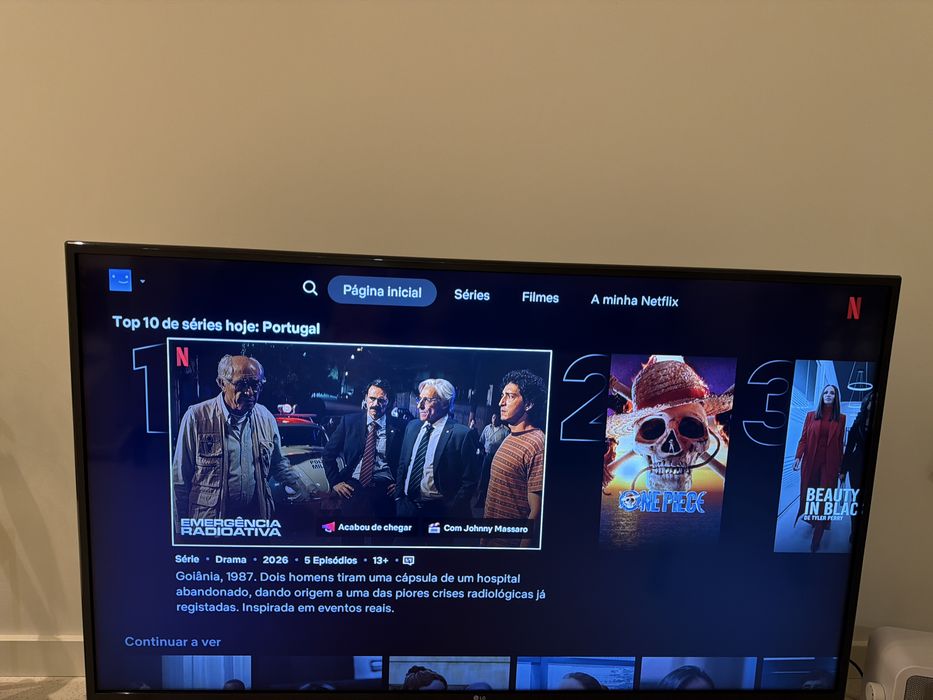 SMART TV LG 49” 4K UHD Smart TV (Modelo 49UN71006LB)