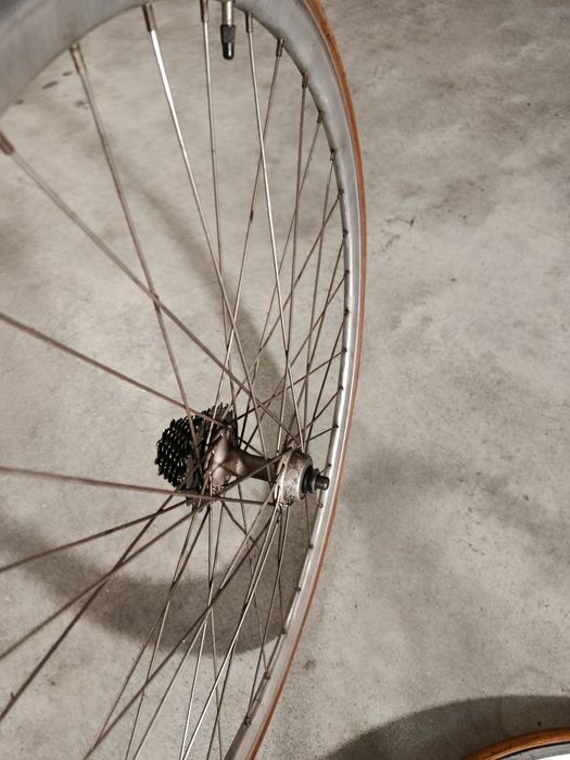 Dou rodas para desocupar