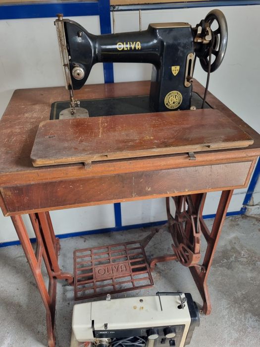 Conjunto Máquina costura PFAFF 204 e Oliva