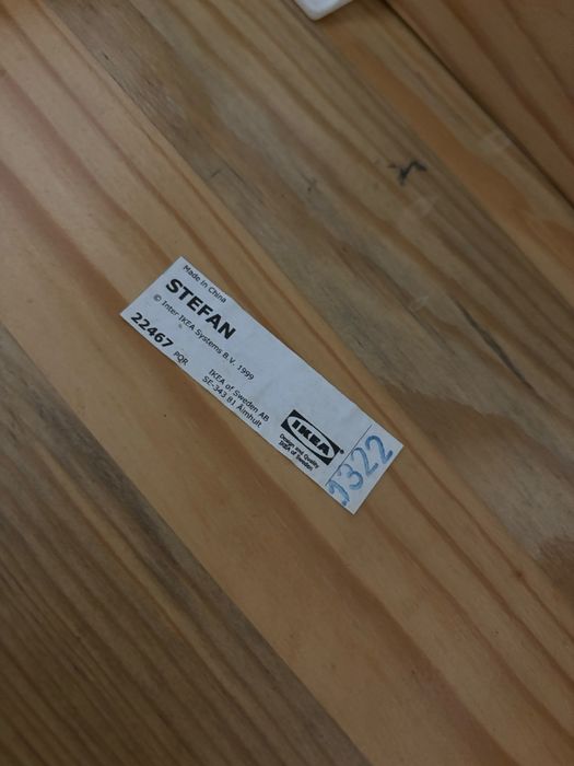 3 cadeiras pretas do ikea