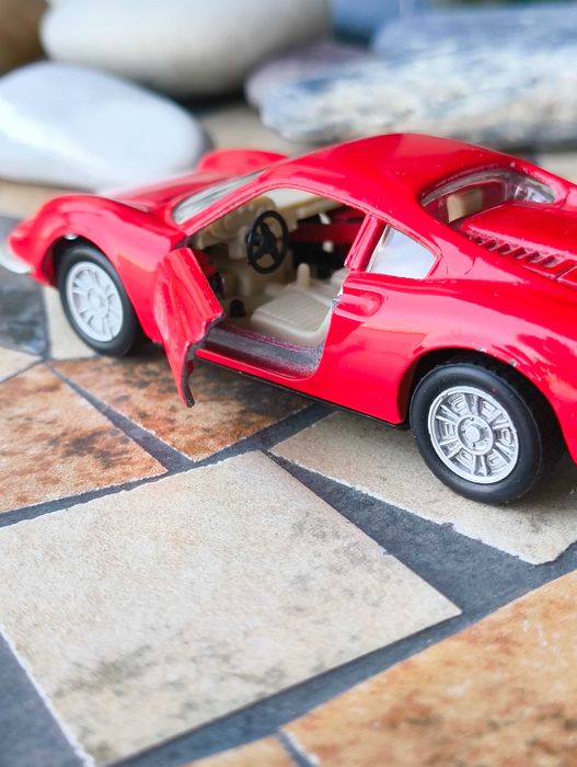 Ferrari Dino 246 GT escala 1:36 Maisto Shell