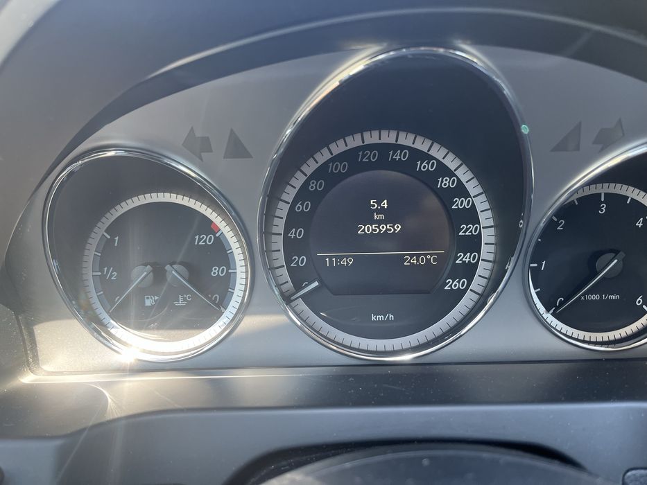 Mercedes C 200.