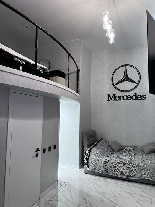 Продам 2-о к/к 72 м2 з меблями та технікою в Новомиколаївці.