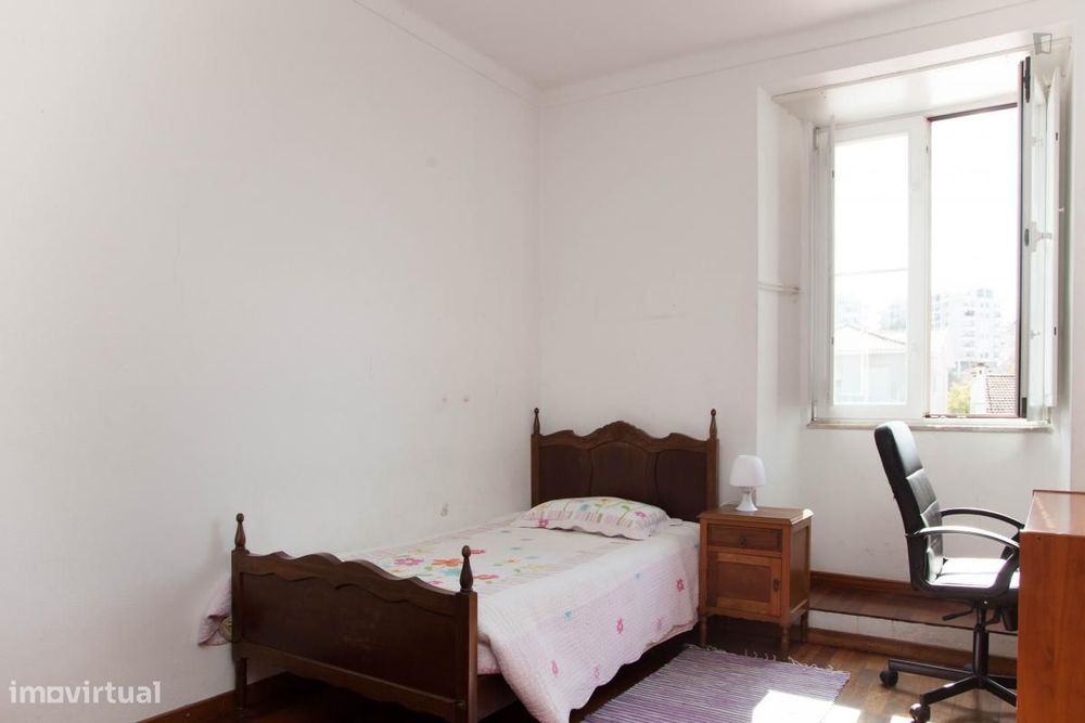 Quarto - localizado em Montes Claros Coimbra
