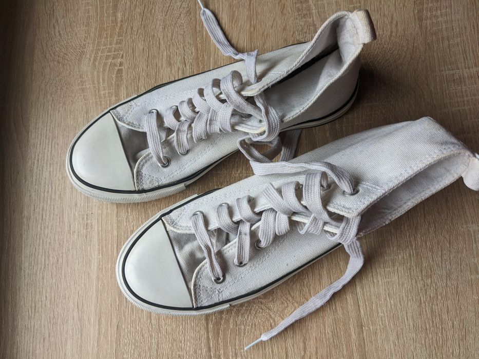 Кеди білі Stradivarius