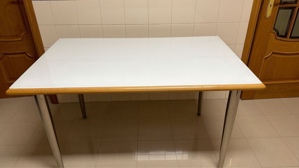 Mesa de cozinha.