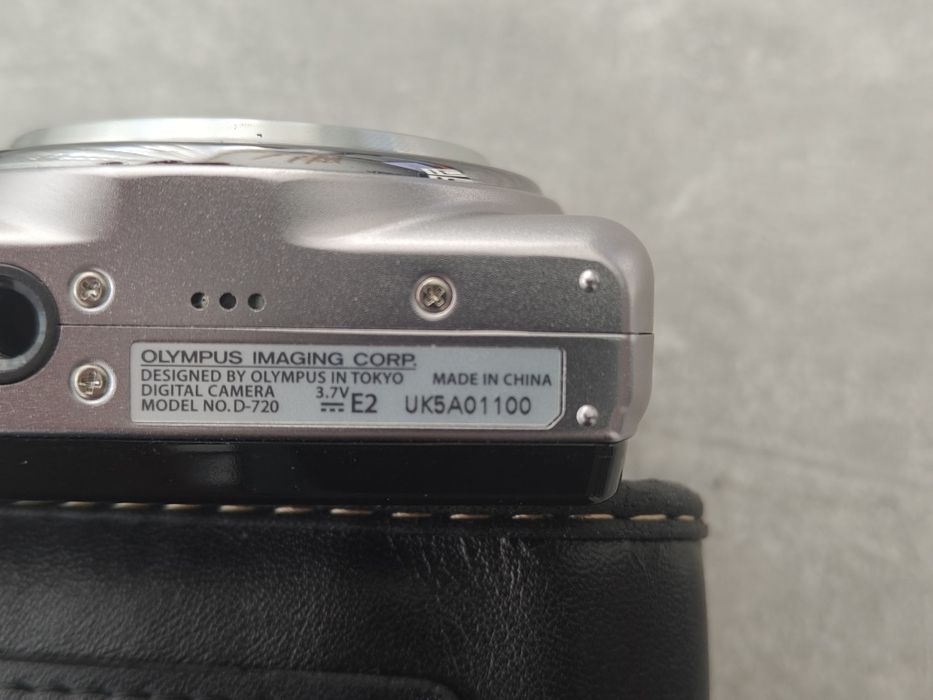 Kompaktowy aparat Olympus D-720 -Uszkodzony