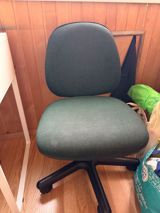 Стул кресло на колесо зеленое