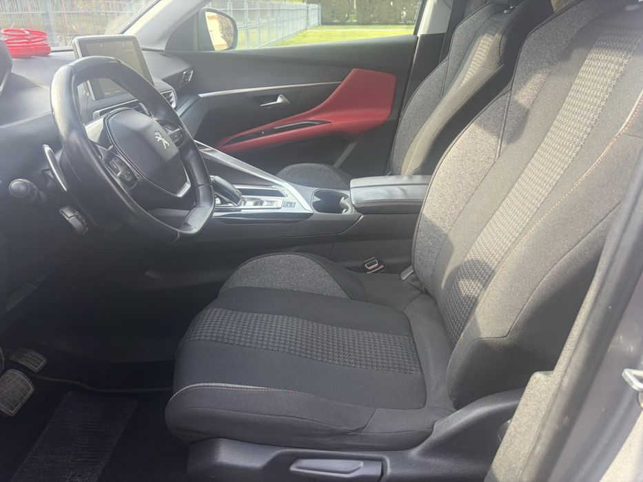 PEUGEOT 5008 Автомат