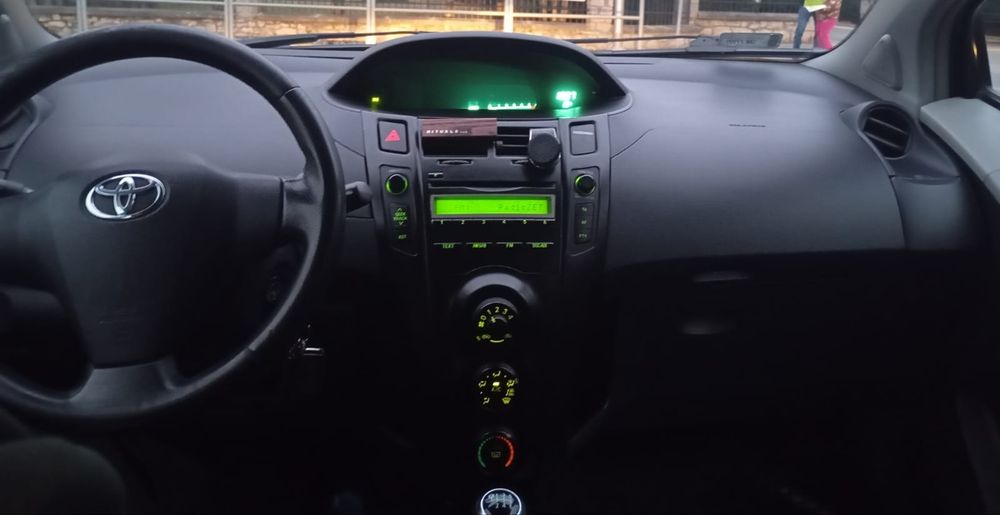 TOYOTA YARIS II 1.4 diesel  6 biegów Klima