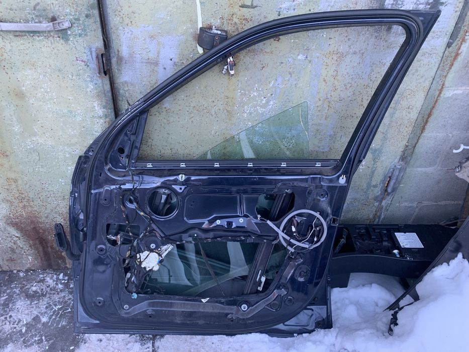Двері BMW E 70 X5  код 0668 чорна дверька синя