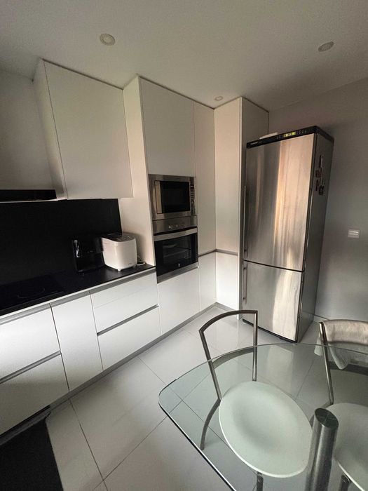 Quarto individual para um estudante em moradia tranquila