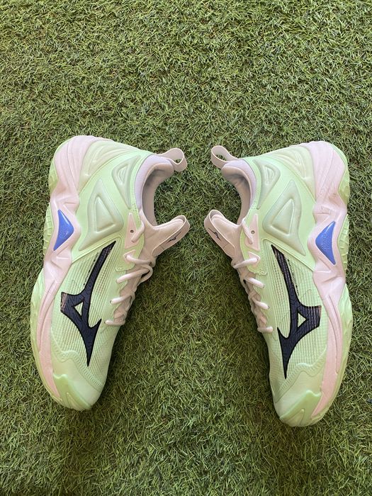 Волейбольні кросівки mizuno