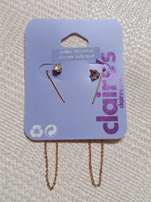 Brincos com Corrente Pendente Claire's