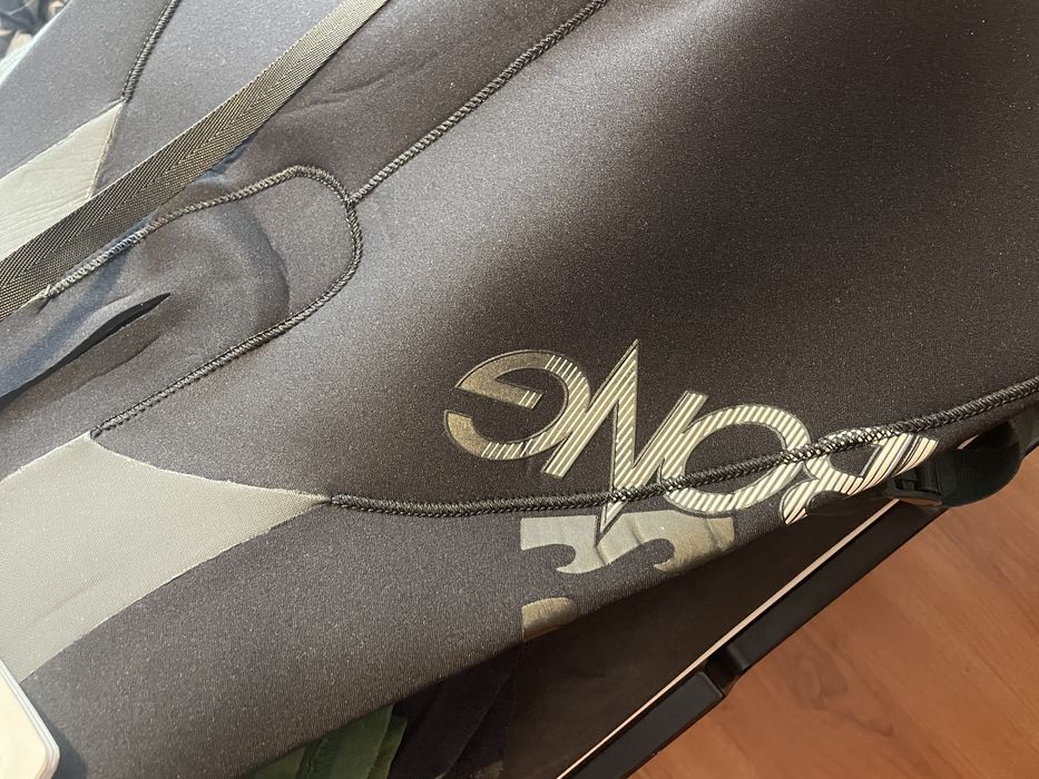 fato de surf billabongo