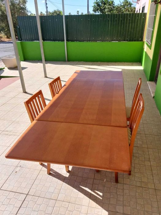 Mesa extensível em madeira maciça (4 a 8 lugares) e 4 cadeiras!!