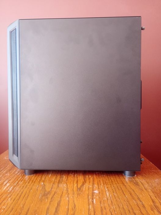 Komputer stacjonarny. AMD ryzen 7-9800X3D