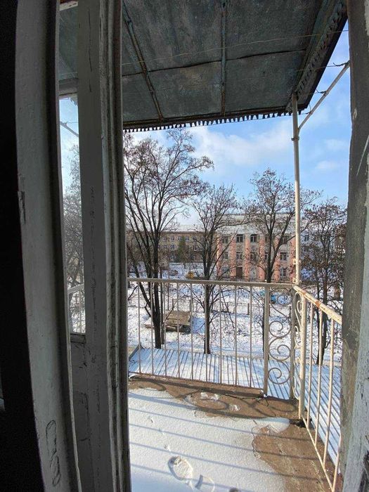 Продаётся двухкомнатная квартира по улице Соборности, ост. Театральная