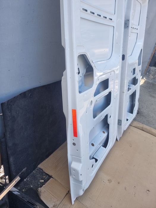 VW Crafter (MB Sprinter) задние распашные двери 2023г.