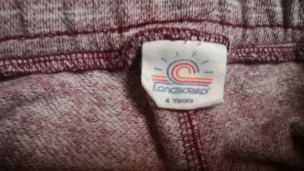 Varias roupas de menina