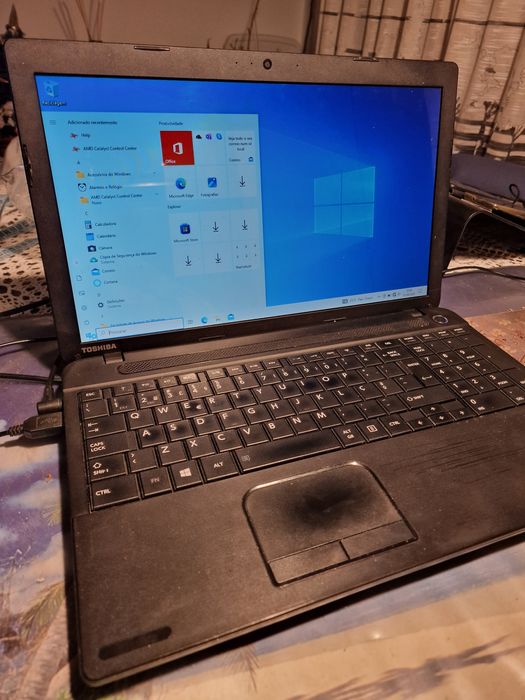 Portátil Toshiba C50D - Ecrã Led - HDMI 
Processador Amd E1-1200 - 1.4
