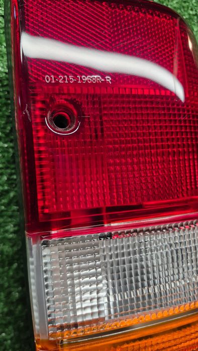 Farolim Stop Traseiro Direito Nissan Patrol GR Y60 de 1987 a 1998 Ref. 215-1968R-A NOVO DEPO