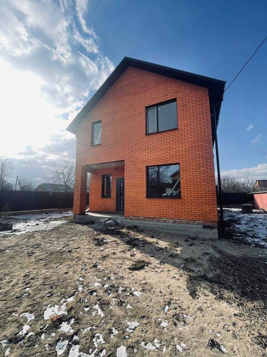 Продаж двоповерхового будинку з чистовими роботами!