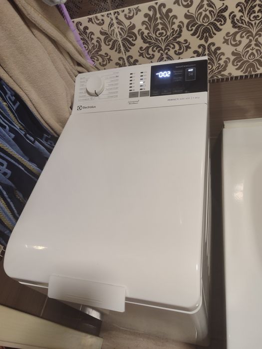 Продам пральну машину Electrolux верхня загрузка..