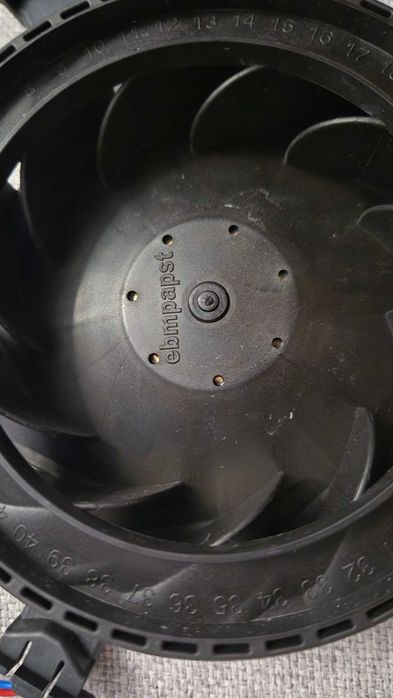 Радіальний вентилятор EBM Papst 6108116-01 (RDE 113-23/9R) Liebherr 9V DC