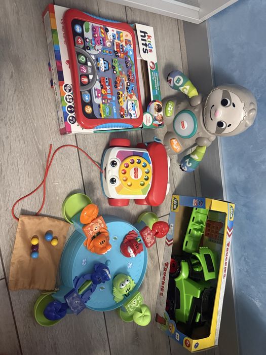 Розвиваючі іграшки дитячий планшет ,лінивець Fisher-Price , телефон Fisher-Price