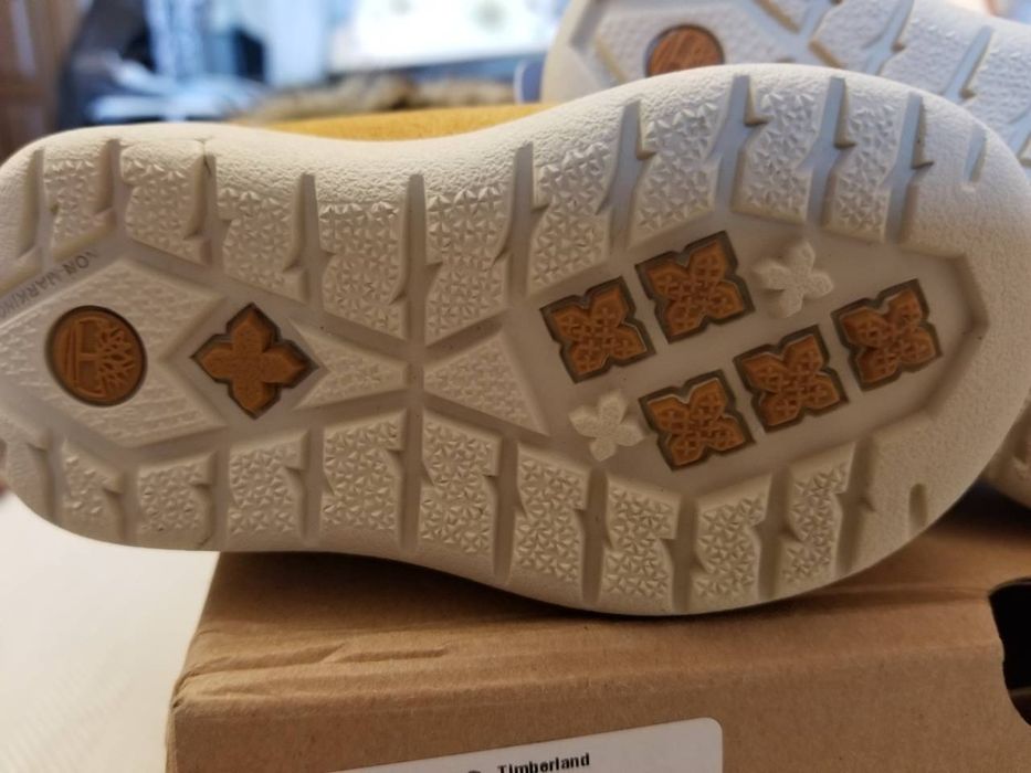 Дитячі чобітки фірми Timberland.