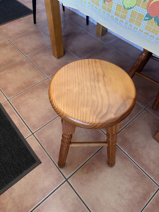 Mesa de cozinha extensivel com 4 bancos